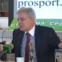 Вальо Михов скочи и на Левски, и на съдиите