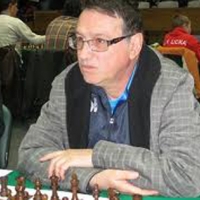 Докторът започва с шах, следва коленна става