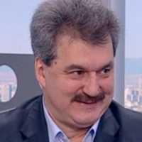 Тодор Батков вдига капитала и раздава акции 