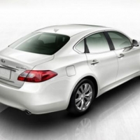 Първият хибрид на Infiniti идва през 2011 г.