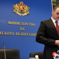 Войната Стойчев - Раева продължава