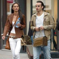 Хубавата Елена ще води Бербатов в Париж