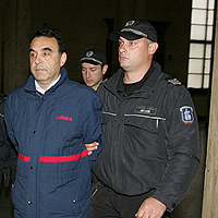Леков плати 10 бона, излезе от ареста