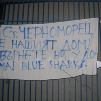 Фенове на Черноморец атакували ст. "Лазур" с транспаранти