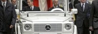 Новият папамобил ще е хибрид на Mercedes